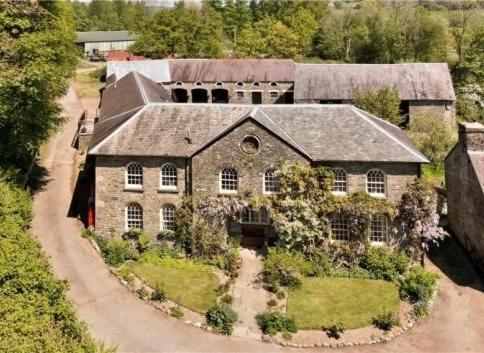 Henllys Estate B And B Llandovery Exteriör bild