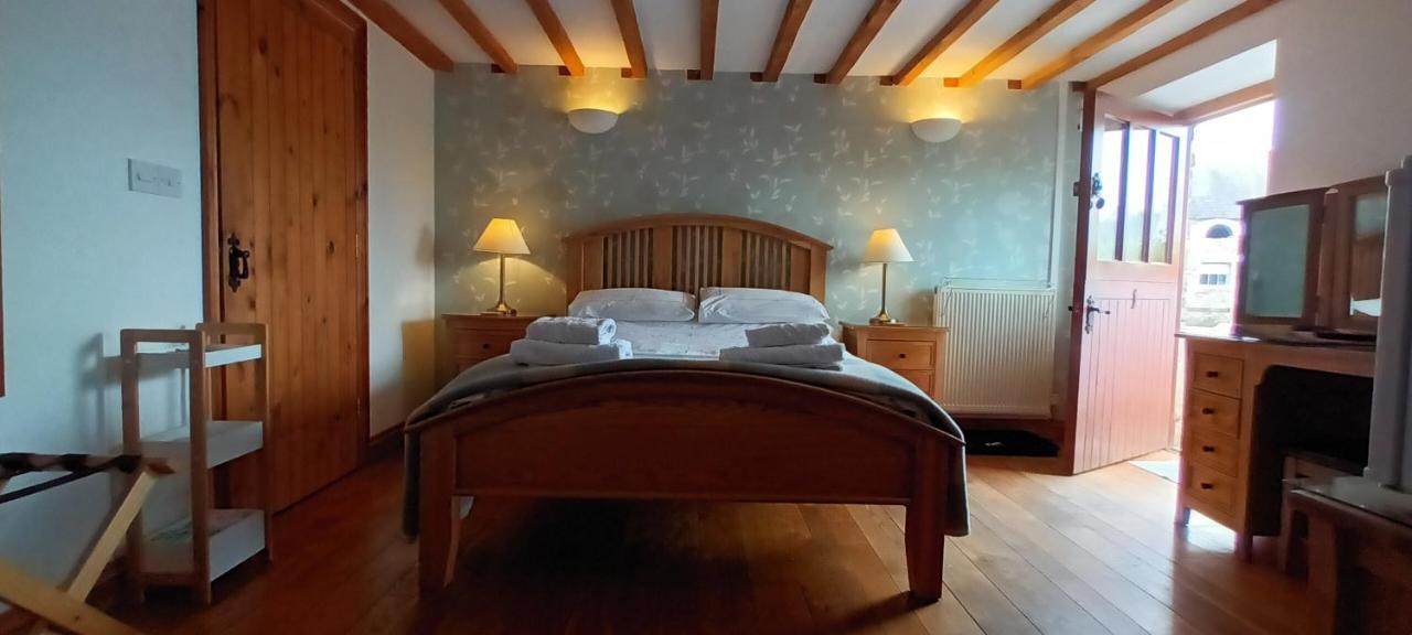 Henllys Estate B And B Llandovery Exteriör bild